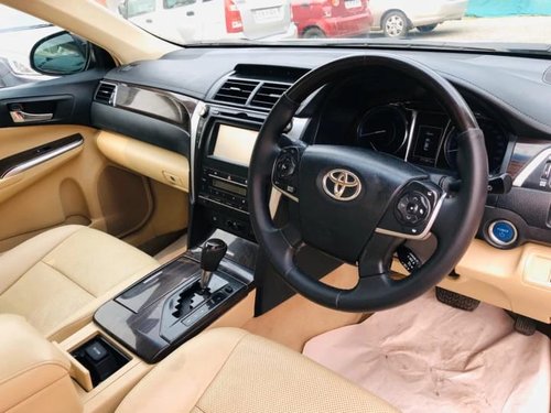 2015 Toyota Camry Hybrid Petrol AT in New Delhi