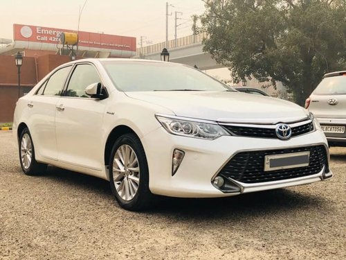 2015 Toyota Camry Hybrid Petrol AT in New Delhi