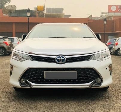 2015 Toyota Camry Hybrid Petrol AT in New Delhi