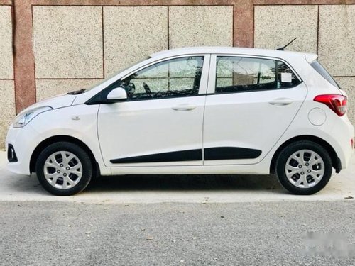 Hyundai i10 Magna 2015 MT for sale in New Delhi