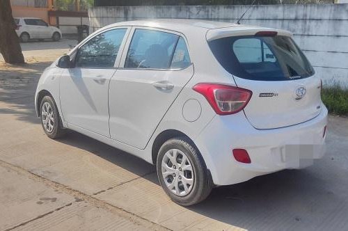 Hyundai i10 Magna MT 2015 in Ahmedabad