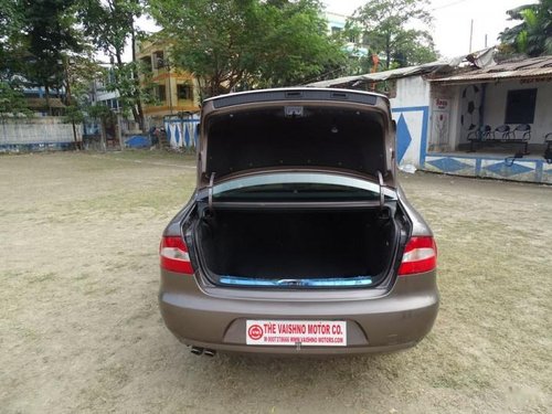 Skoda Superb 2009-2014 1.8 TFSI MT in Kolkata