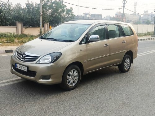 2011 Toyota Innova V Diesel MT in New Delhi