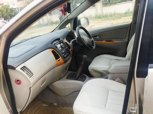 2011 Toyota Innova V Diesel MT in New Delhi