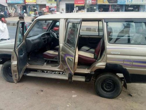 Used 2004 Toyota Qualis GS C1 MT for sale in Hyderabad