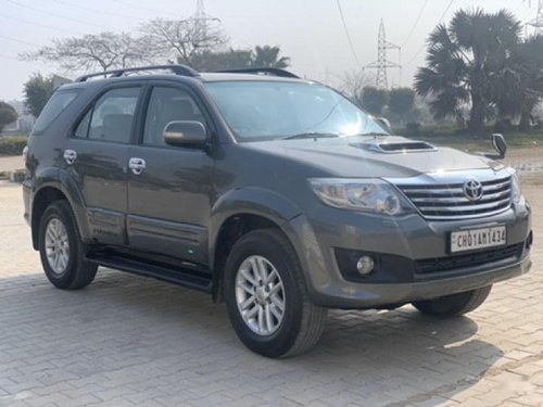 2012 Toyota Fortuner 4x2 Manual MT for sale in Chandigarh