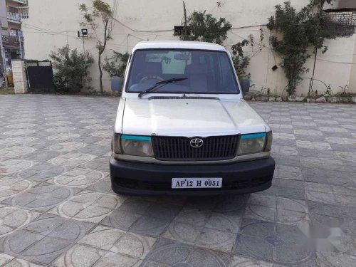 Used Toyota Qualis GS C1, 2002, Diesel MT for sale in Hyderabad 