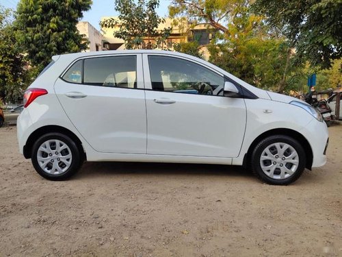 Hyundai i10 2016 Magna AT for sale in Ahmedabad