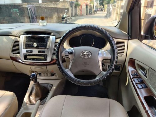 2014 Toyota Innova 2.5 V Diesel 7-seater MT in Kolkata