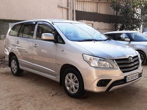 Used 2014 Toyota Innova MT car at low price in New Delhi