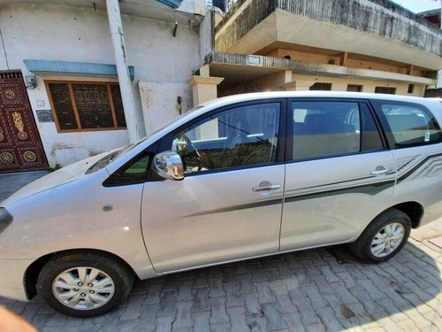 2011 Toyota Innova 2004-2011 MT for sale in Lucknow