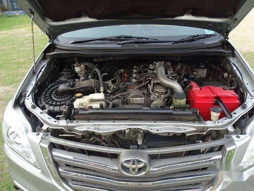 Used Toyota Innova 2.5 V 8 STR, 2015, Diesel MT for sale in Kolkata 