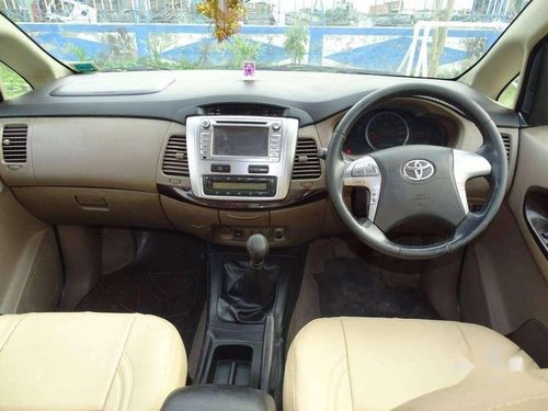 Used Toyota Innova 2.5 V 8 STR, 2015, Diesel MT for sale in Kolkata 