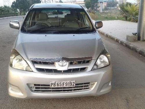 Toyota Innova 2.0 G2, 2007, Diesel MT for sale in Chandigarh 