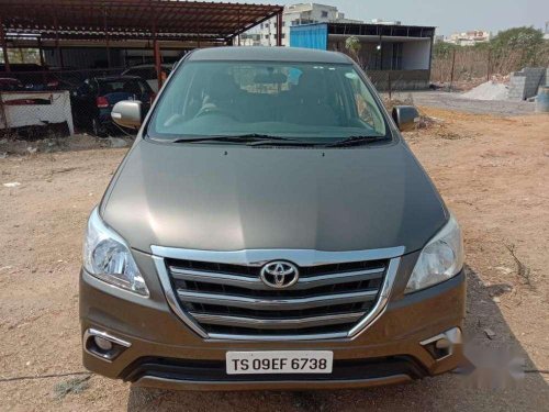 Toyota Innova 2.5 E 8 STR, 2015, Diesel MT in Hyderabad