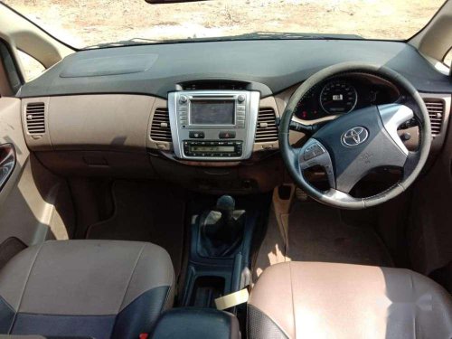 Toyota Innova 2.5 E 8 STR, 2015, Diesel MT in Hyderabad