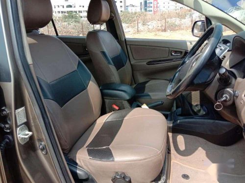 Toyota Innova 2.5 E 8 STR, 2015, Diesel MT in Hyderabad