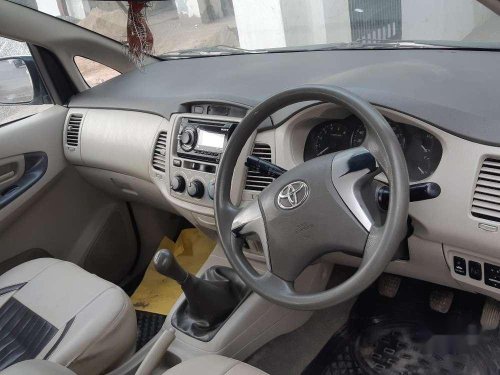 Used Toyota Innova 2.5 G 8 STR BS-III, 2012, Diesel MT for sale in Agra 