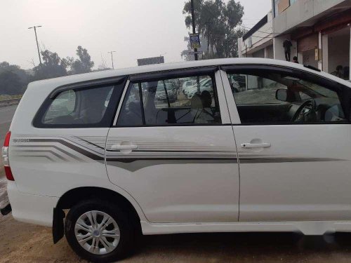 Used Toyota Innova 2.5 G 8 STR BS-III, 2012, Diesel MT for sale in Agra 