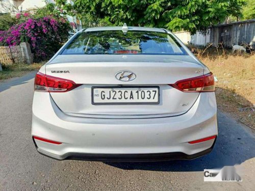 Hyundai Verna Fluidic 1.6 VTVT SX, 2018, Petrol MT in Vadodara