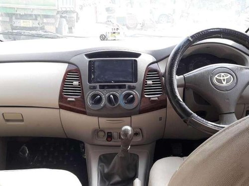 Toyota Innova 2.5 G 8 STR BS-IV, 2011, Diesel MT in Patna
