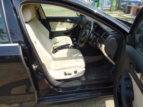 Volkswagen Jetta 2013-2015 2.0L TDI Highline 2015 MT for sale in Kolkata 