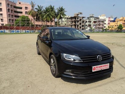 Volkswagen Jetta 2013-2015 2.0L TDI Highline 2015 MT for sale in Kolkata 