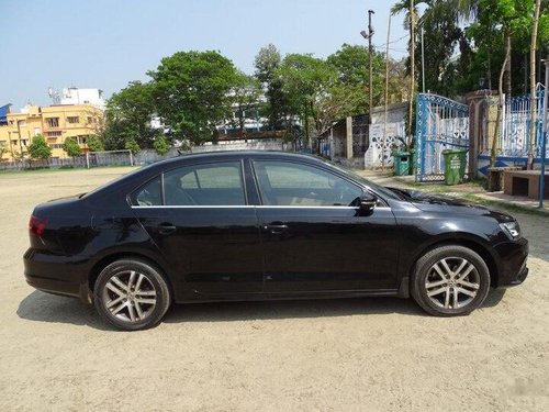 Volkswagen Jetta 2013-2015 2.0L TDI Highline 2015 MT for sale in Kolkata 