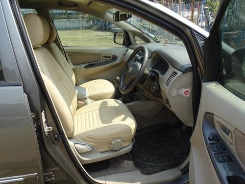 Used Toyota Innova 2.5 GX 8 STR 2011 MT for sale in Kolkata 