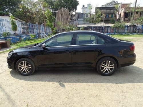 Volkswagen Jetta 2013-2015 2.0L TDI Highline 2015 MT for sale in Kolkata 