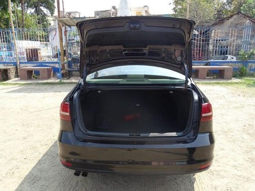 Volkswagen Jetta 2013-2015 2.0L TDI Highline 2015 MT for sale in Kolkata 