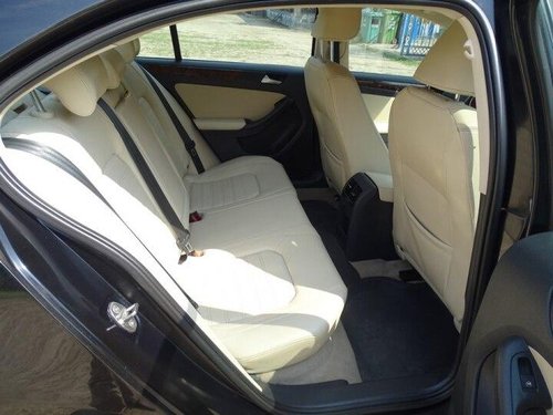 Volkswagen Jetta 2013-2015 2.0L TDI Highline 2015 MT for sale in Kolkata 