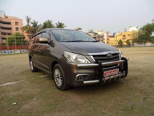 Toyota Innova 2.5 GX 7 STR BS-IV, 2014, Diesel MT in Kolkata 