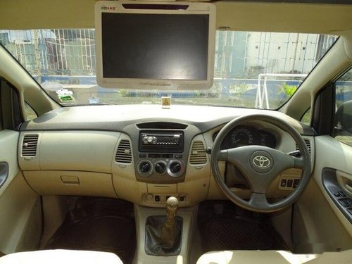 Toyota Innova 2.5 GX 8 STR 2011 MT for sale in Kolkata 