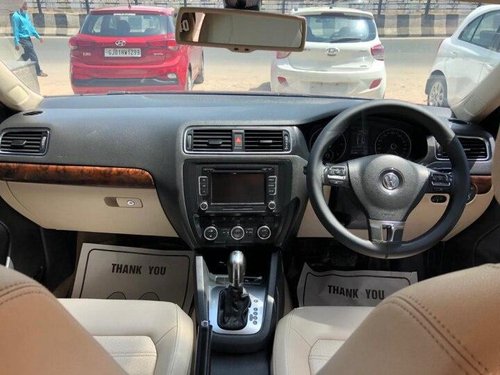 Volkswagen Jetta 2.0L TDI Highline 2014 MT for sale in Ahmedabad 