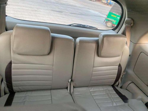 Toyota Innova 2.5 G 8 STR BS-III, 2011, Diesel MT in Surat