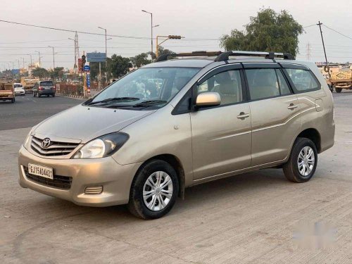 Toyota Innova 2.5 G 8 STR BS-III, 2011, Diesel MT in Surat