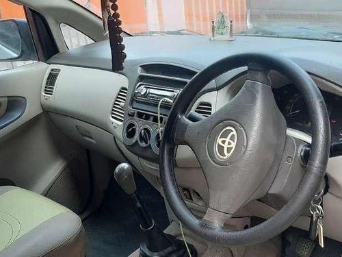 Toyota Innova 2.5 G BS III 8 STR, 2010, Diesel MT in Dhanbad