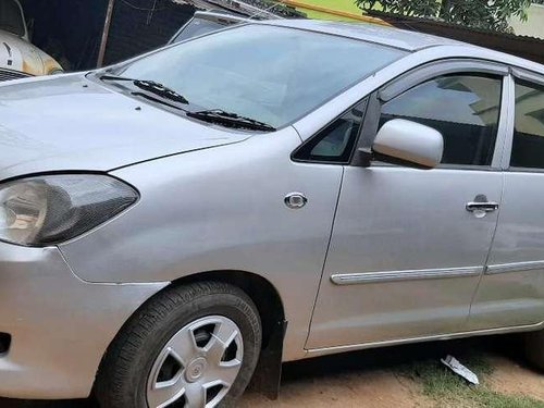 Toyota Innova 2.5 G BS III 8 STR, 2010, Diesel MT in Dhanbad