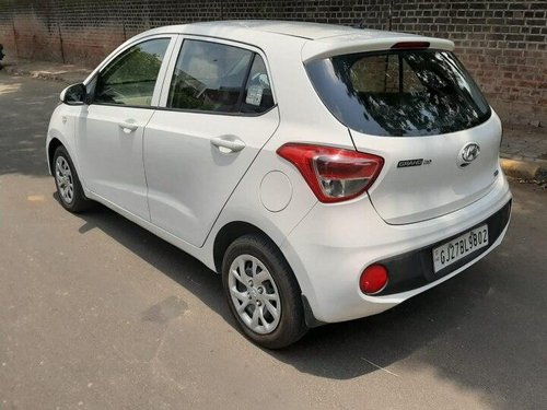 Hyundai i10 Magna 2017 MT for sale in Ahmedabad