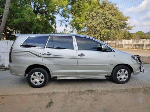 Toyota Innova 2.0 G 8 STR BS-IV, 2005, Diesel MT in Chennai