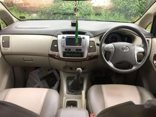 Toyota Innova 2.5 V 7 STR, 2012, Diesel MT for sale in Kozhikode 