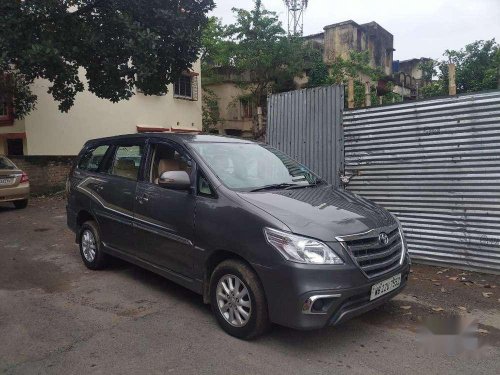 Toyota Innova 2.5 V 8 STR, 2013, Diesel MT for sale in Kolkata 