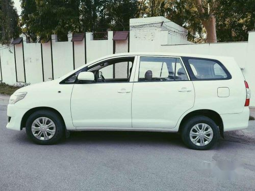 2015 Toyota Innova MT for sale in Lucknow 