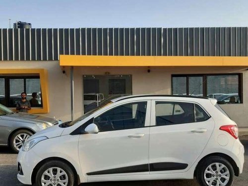 Used Hyundai Grand I10 Sportz 2015 MT in Ahmedabad 