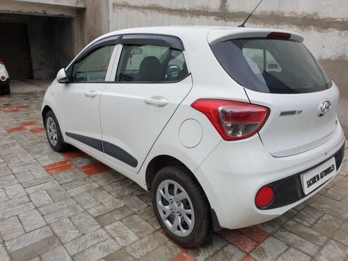 Used Hyundai Grand i10 Magna 2017 MT for sale in Indore 