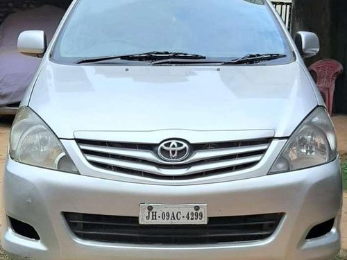 Used Toyota Innova 2.5 G 8 STR BS-IV, 2010, Diesel MT in Dhanbad 