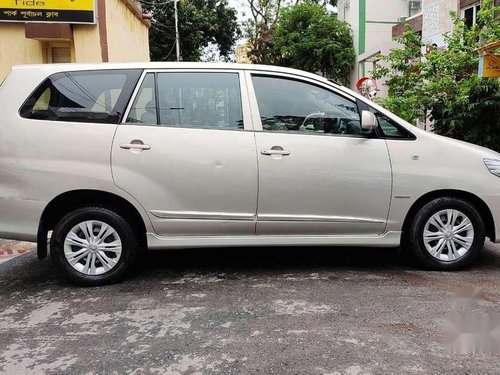 Toyota Innova 2.5 G 8 STR BS-IV, 2014, Diesel MT in Kolkata