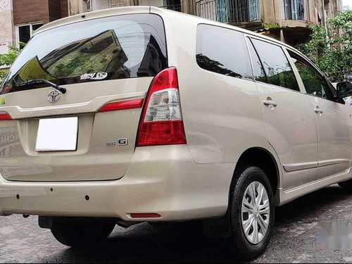 Toyota Innova 2.5 G 8 STR BS-IV, 2014, Diesel MT in Kolkata