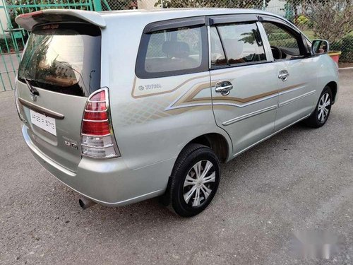 Toyota Innova 2.5 G4 8 STR, 2006, Diesel MT in Hyderabad